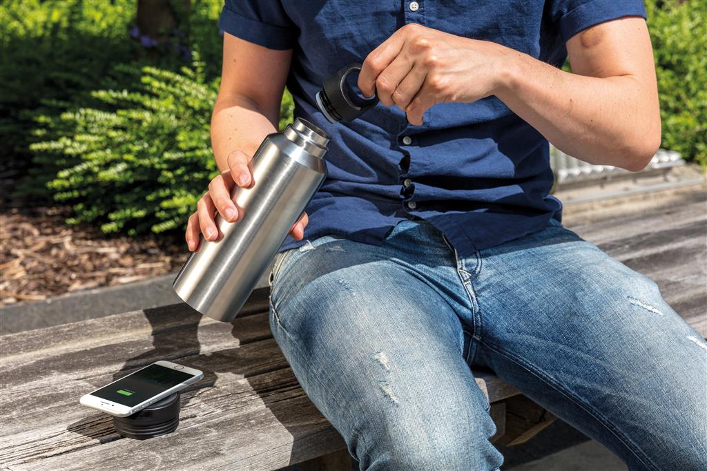 Vacuum Flask With Wireless Charging